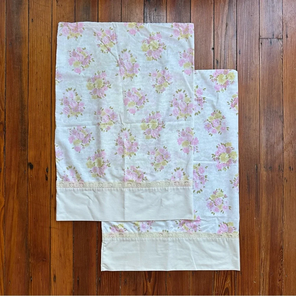 Vintage Springmaid Wondercale set of 2 white & pink floral & lace pillowcases